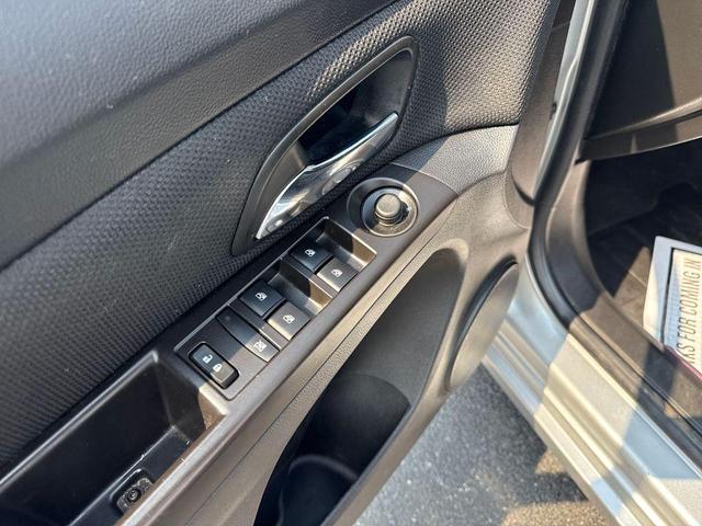 Photo of 2016 Silver Ice Metallic Chevrolet Cruze Limited