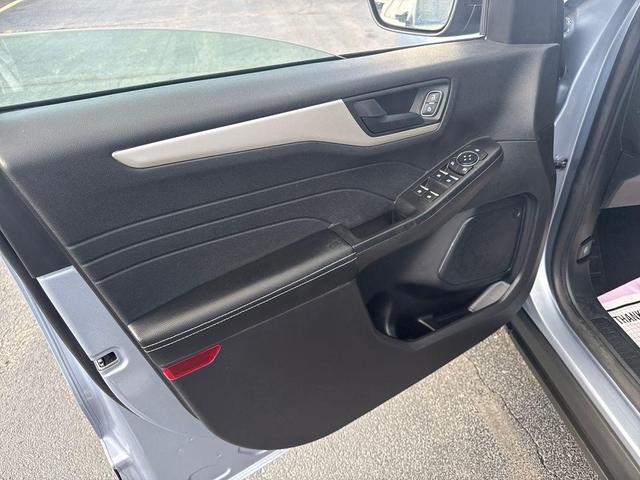Photo of 2022 Iced Blue Silver Metallic Ford Escape