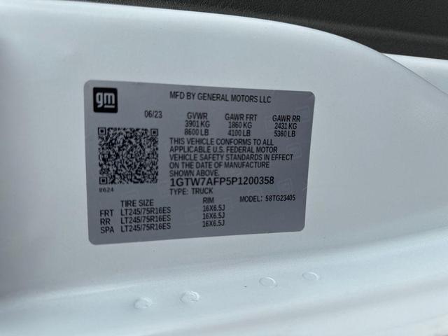 Photo of 2023 Summit White GMC Savana 2500