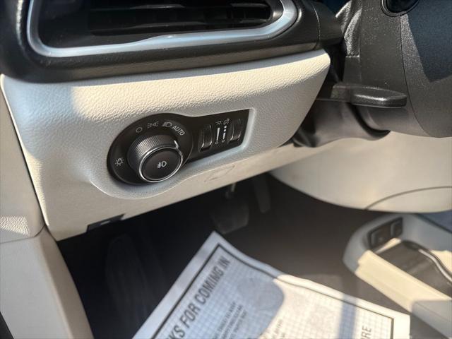 Photo of 2019 Granite Crystal Metallic Clearcoat Chrysler Pacifica