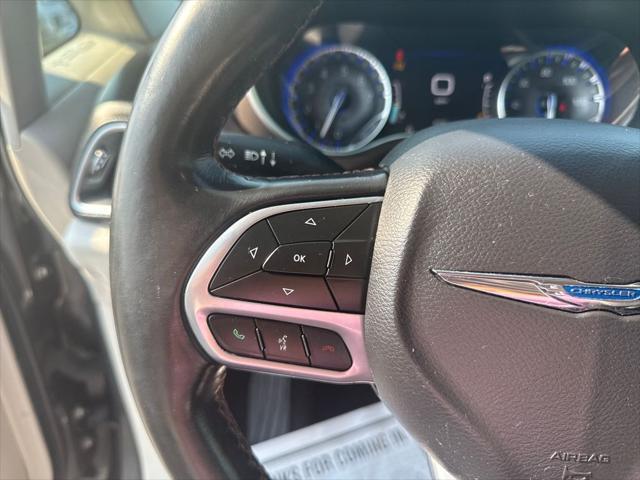 Photo of 2019 Granite Crystal Metallic Clearcoat Chrysler Pacifica