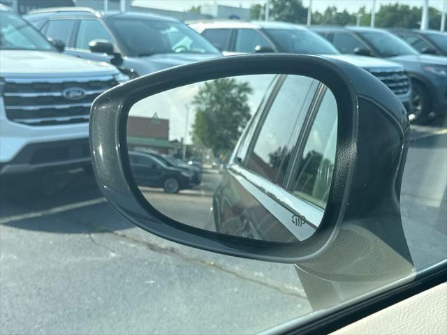 Photo of 2019 Granite Crystal Metallic Clearcoat Chrysler Pacifica
