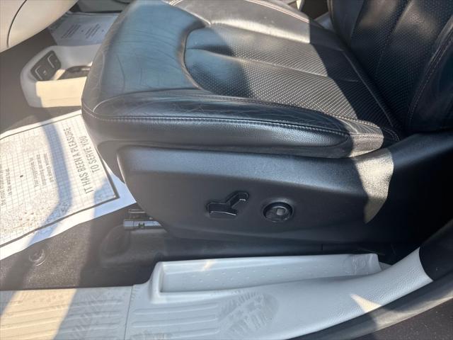 Photo of 2019 Granite Crystal Metallic Clearcoat Chrysler Pacifica
