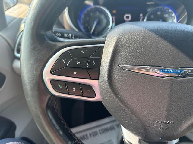 Photo of 2019 Granite Crystal Metallic Clearcoat Chrysler Pacifica