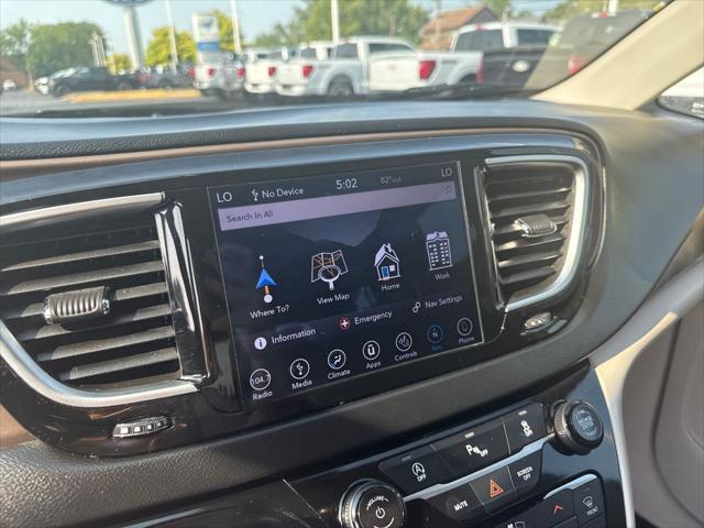 Photo of 2019 Granite Crystal Metallic Clearcoat Chrysler Pacifica