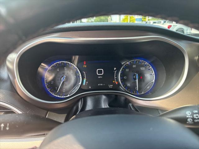 Photo of 2019 Granite Crystal Metallic Clearcoat Chrysler Pacifica