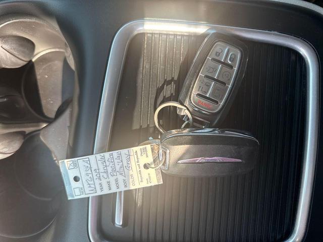 Photo of 2019 Granite Crystal Metallic Clearcoat Chrysler Pacifica