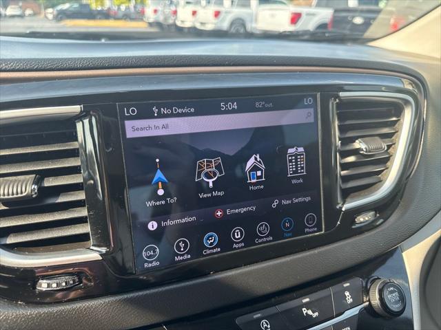 Photo of 2019 Granite Crystal Metallic Clearcoat Chrysler Pacifica
