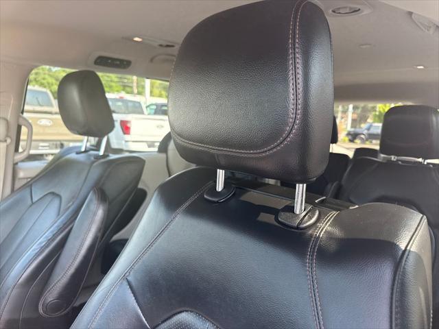 Photo of 2019 Granite Crystal Metallic Clearcoat Chrysler Pacifica