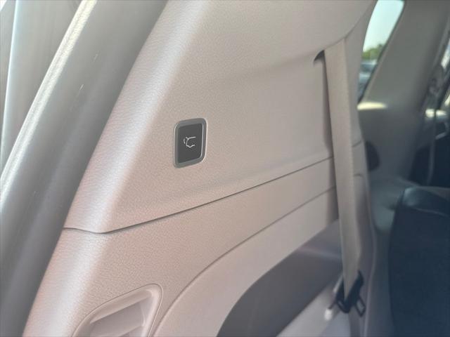Photo of 2019 Granite Crystal Metallic Clearcoat Chrysler Pacifica