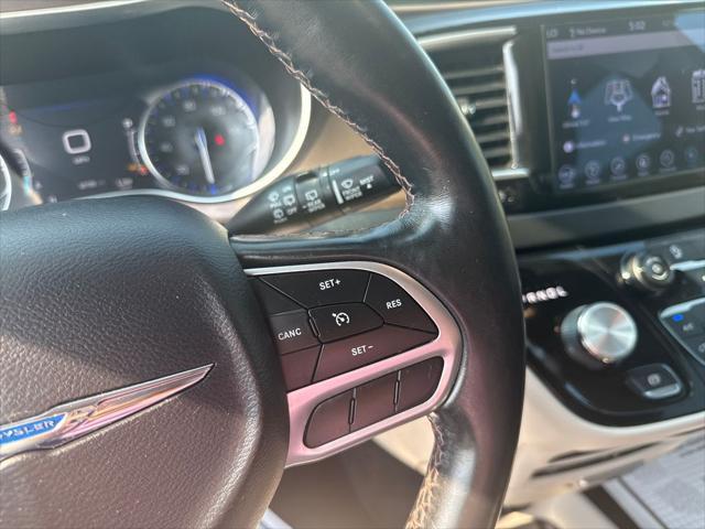 Photo of 2019 Granite Crystal Metallic Clearcoat Chrysler Pacifica