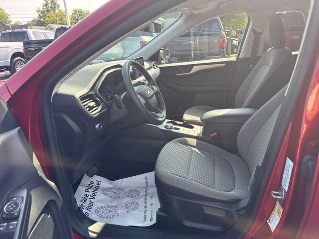 Photo of 2022 Rapid Red Metallic Tinted Clearcoat Ford Escape