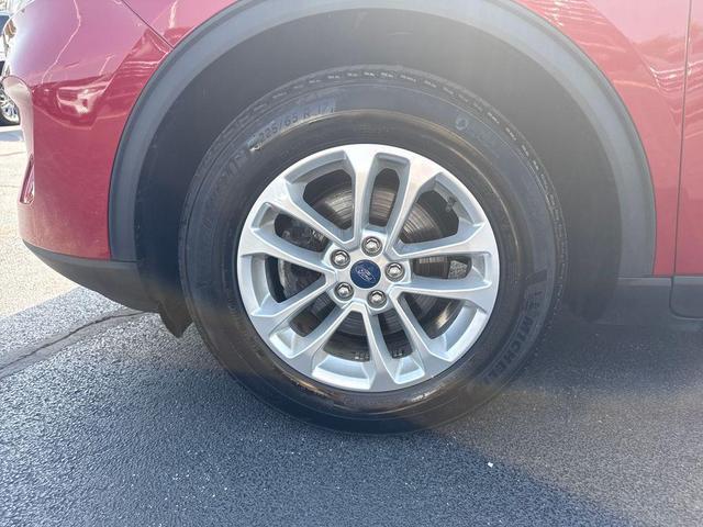 Photo of 2022 Rapid Red Metallic Tinted Clearcoat Ford Escape