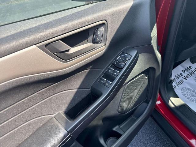 Photo of 2022 Rapid Red Metallic Tinted Clearcoat Ford Escape