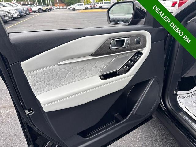 Photo of 2025 Agate Black Metallic Ford Explorer