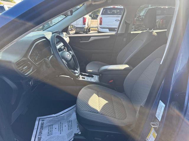 Photo of 2022 Atlas Blue Metallic Ford Escape