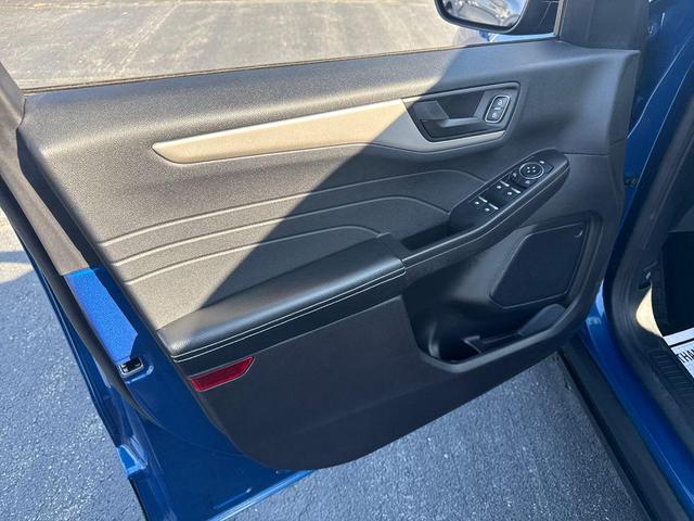 Photo of 2022 Atlas Blue Metallic Ford Escape