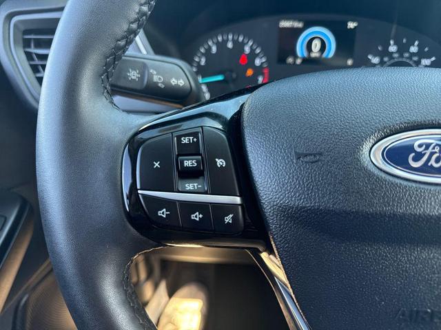 Photo of 2022 Atlas Blue Metallic Ford Escape