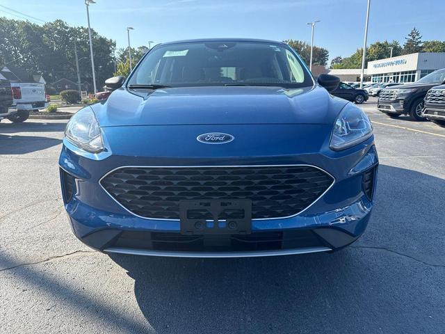 Photo of 2022 Atlas Blue Metallic Ford Escape
