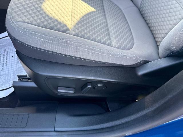 Photo of 2022 Atlas Blue Metallic Ford Escape