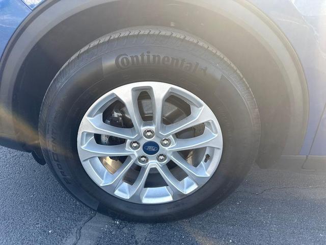 Photo of 2022 Atlas Blue Metallic Ford Escape