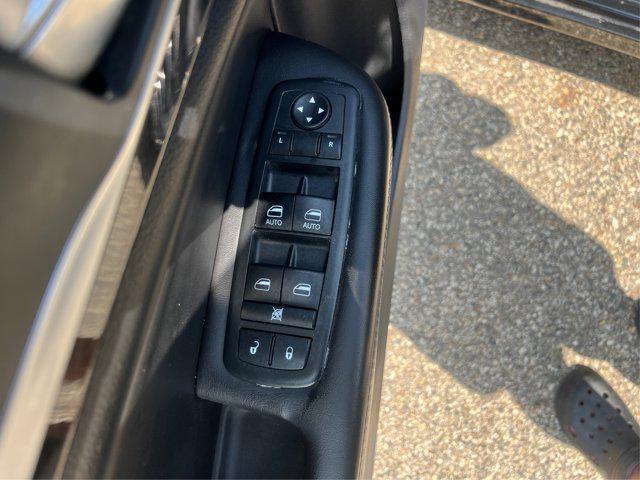 Photo of 2015 Black Clearcoat Chrysler 200