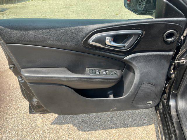 Photo of 2015 Black Clearcoat Chrysler 200