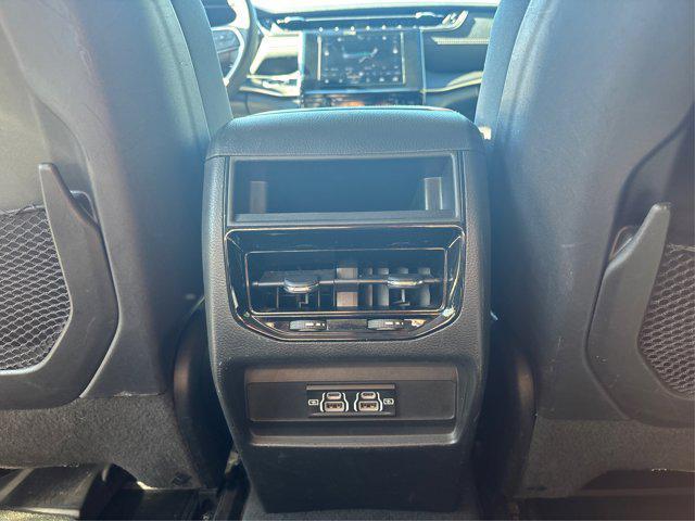Photo of 2023 Diamond Black Crystal Pearlcoat Jeep Grand Cherokee
