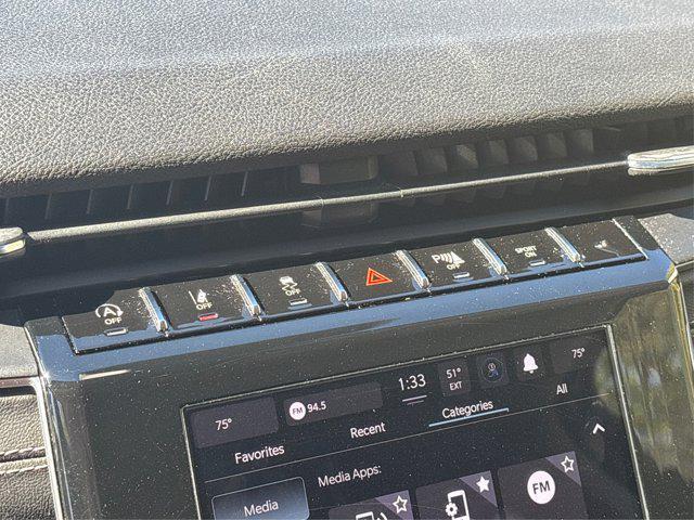 Photo of 2023 Diamond Black Crystal Pearlcoat Jeep Grand Cherokee
