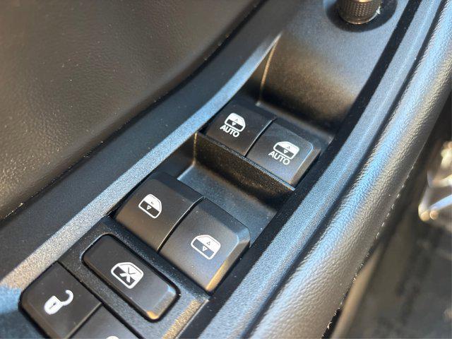 Photo of 2023 Diamond Black Crystal Pearlcoat Jeep Grand Cherokee