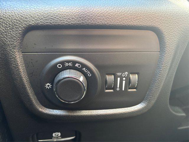Photo of 2023 Diamond Black Crystal Pearlcoat Jeep Grand Cherokee
