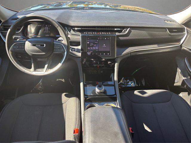 Photo of 2023 Diamond Black Crystal Pearlcoat Jeep Grand Cherokee