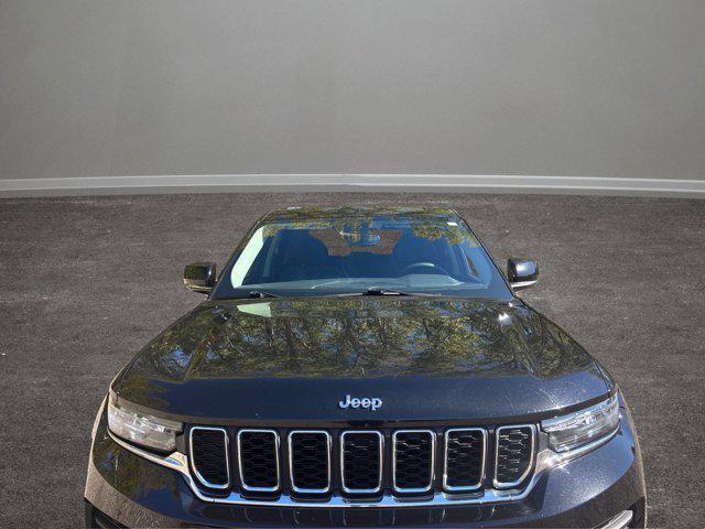 Photo of 2023 Diamond Black Crystal Pearlcoat Jeep Grand Cherokee
