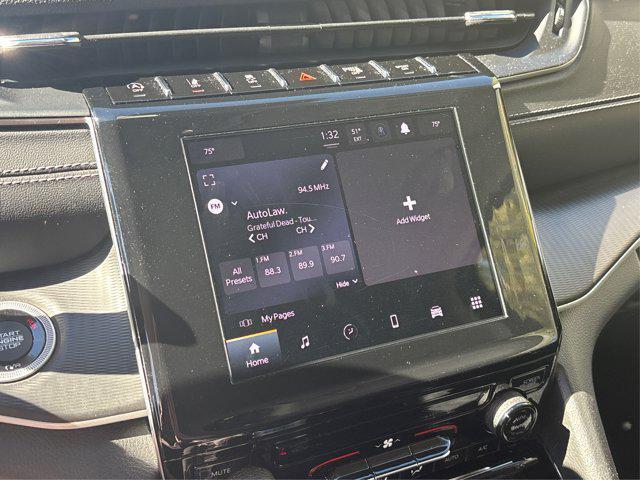 Photo of 2023 Diamond Black Crystal Pearlcoat Jeep Grand Cherokee
