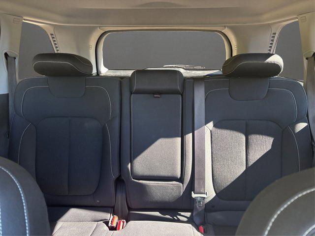 Photo of 2023 Diamond Black Crystal Pearlcoat Jeep Grand Cherokee