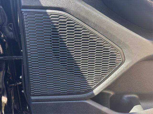 Photo of 2023 Diamond Black Crystal Pearlcoat Jeep Grand Cherokee