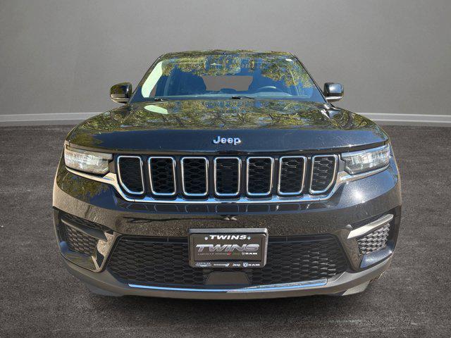 Photo of 2023 Diamond Black Crystal Pearlcoat Jeep Grand Cherokee