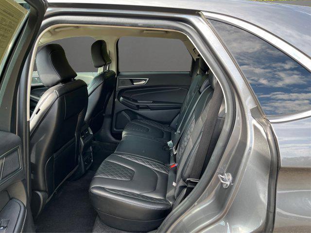 Photo of 2024 Carbonized Gray Metallic Ford Edge