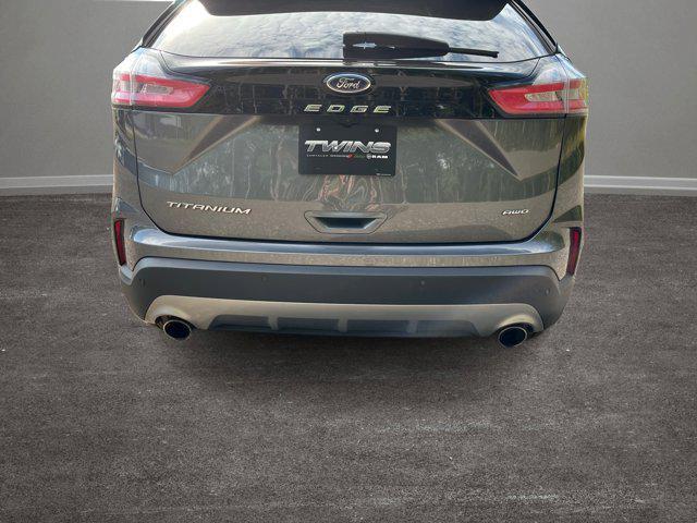 Photo of 2024 Carbonized Gray Metallic Ford Edge