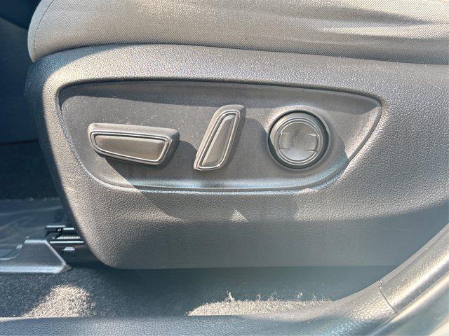 Photo of 2020 Super White Toyota RAV4 Hybrid