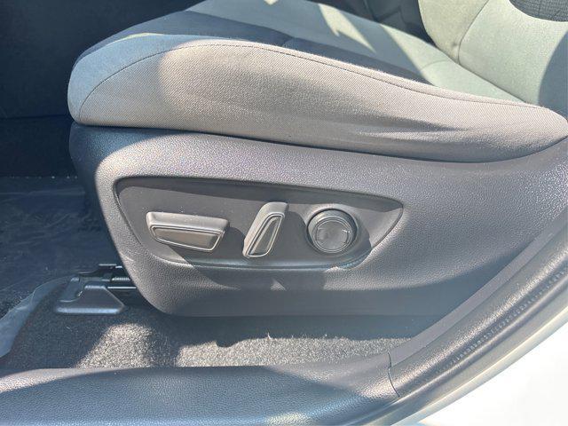 Photo of 2020 Super White Toyota RAV4 Hybrid