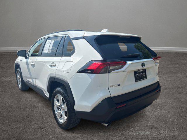 Photo of 2020 Super White Toyota RAV4 Hybrid