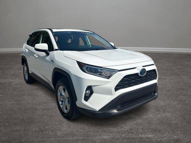 Photo of 2020 Super White Toyota RAV4 Hybrid