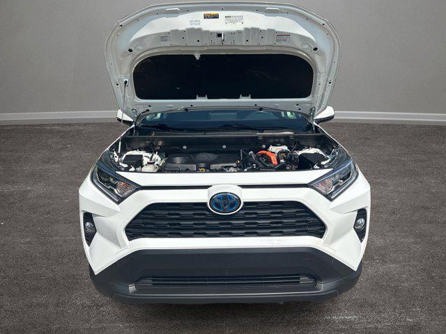 Photo of 2020 Super White Toyota RAV4 Hybrid