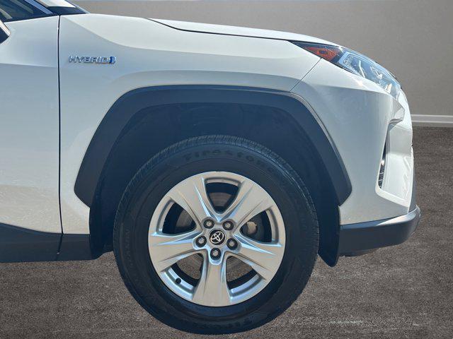 Photo of 2020 Super White Toyota RAV4 Hybrid
