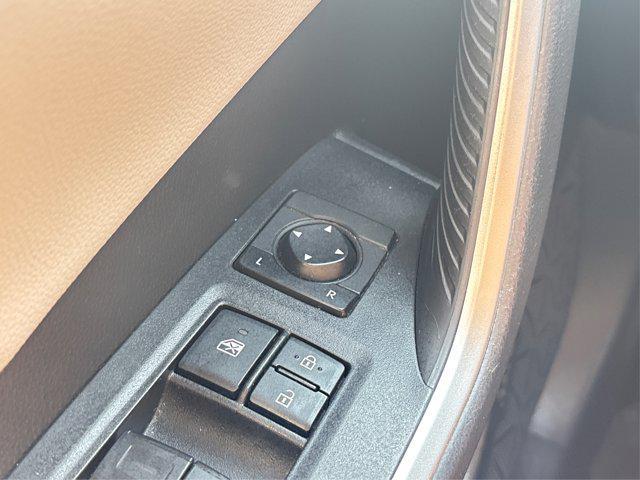 Photo of 2020 Super White Toyota RAV4 Hybrid