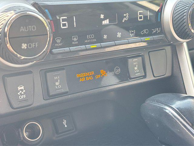 Photo of 2020 Super White Toyota RAV4 Hybrid