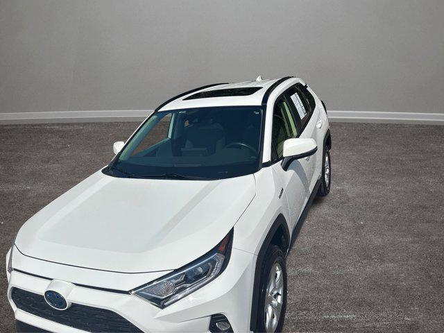 Photo of 2020 Super White Toyota RAV4 Hybrid