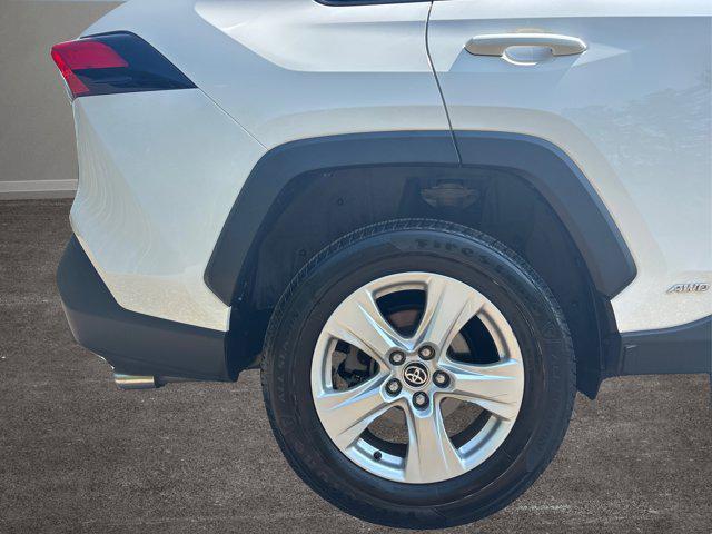 Photo of 2020 Super White Toyota RAV4 Hybrid