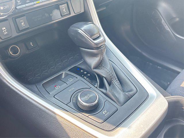 Photo of 2020 Super White Toyota RAV4 Hybrid